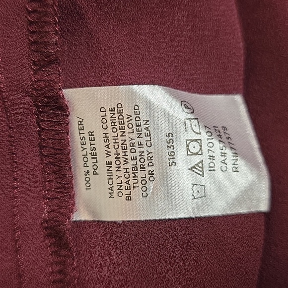 Ann Taylor Burgandy Wine Sleeveless Shell flowy Button Blouse Size M - Picture 10 of 12